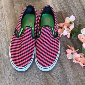 black vans pink stripe